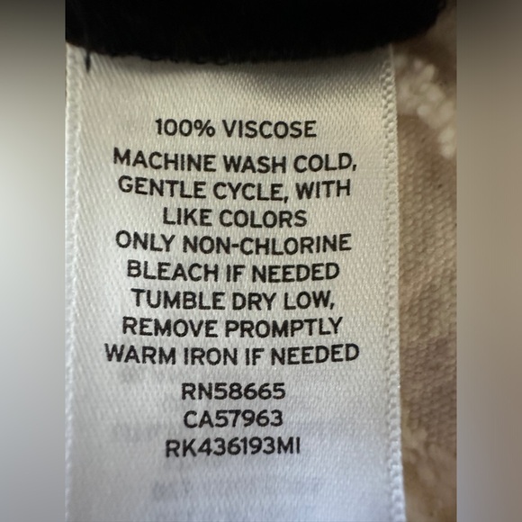 NWOT Abound by Nordstrom Black Floral Shorts Size Small - Picture 6 of 6